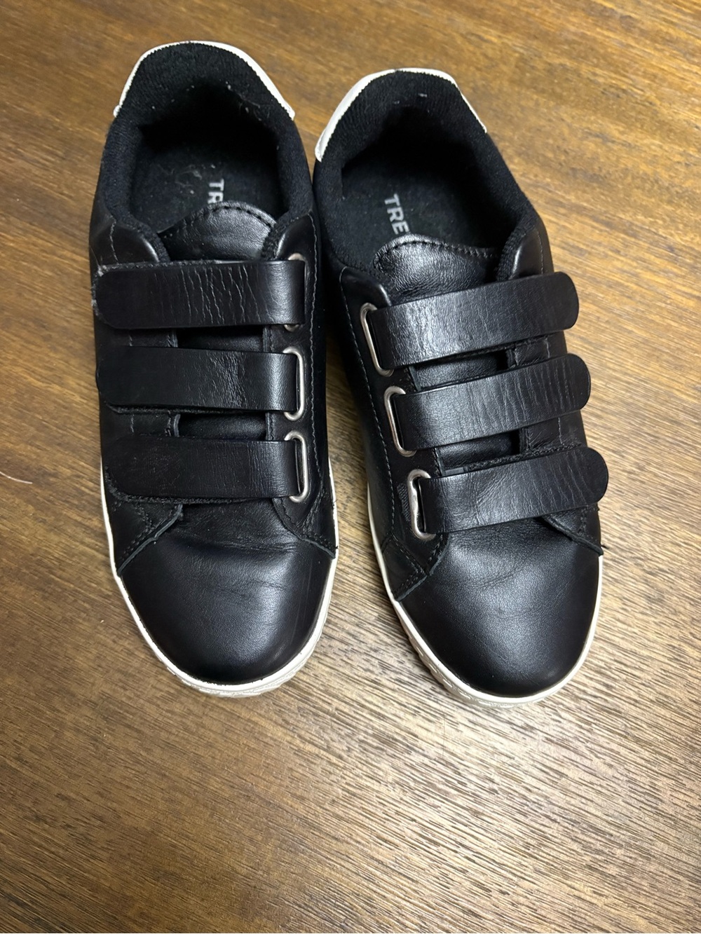 Tretorn Black Leather Velcro Strap Sneakers Size 6.5